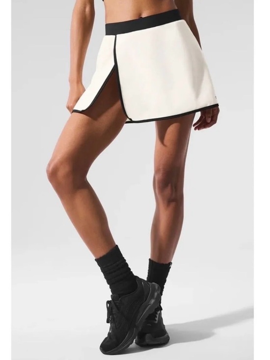 ALO Yoga Dresses & Skirts - Alo Yoga Airbrush Streamlined Skirt Ivory/Black